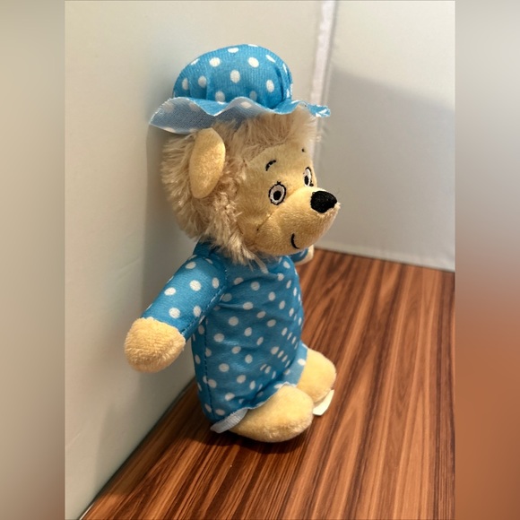 PBS Kids The Berenstain Bears Stuffed Plush - New - Sister and Mama Bear 8” 2021 - Picture 11 of 13